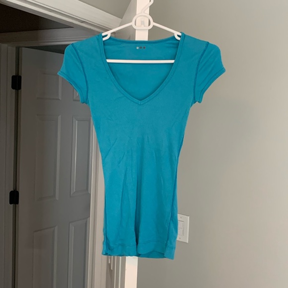 Three dots size small t-shirt - Picture 1 of 2
